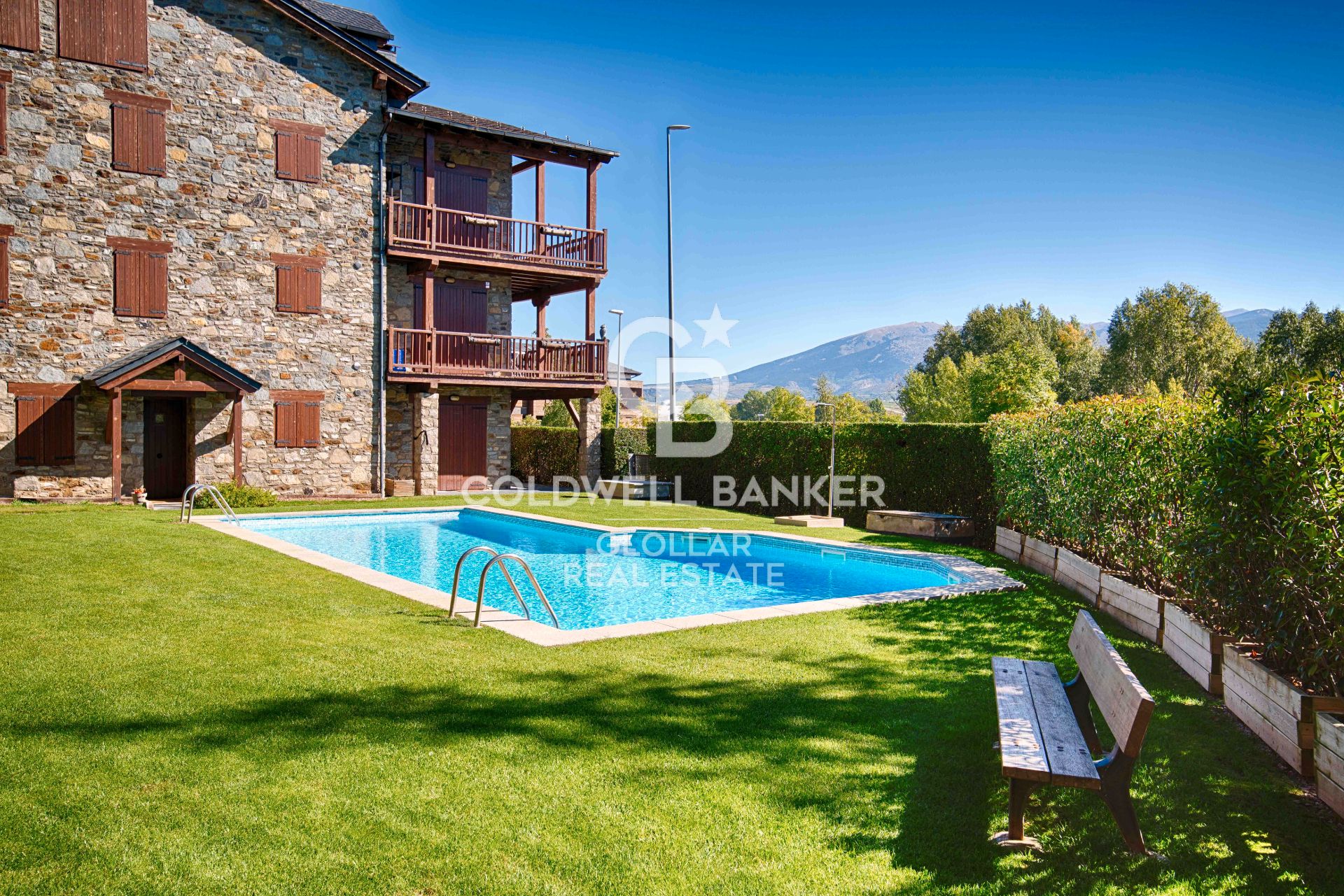 Vista exterior de Dúplex en venda en Puigcerdà amb Calefacció, Parquet i Terrassa