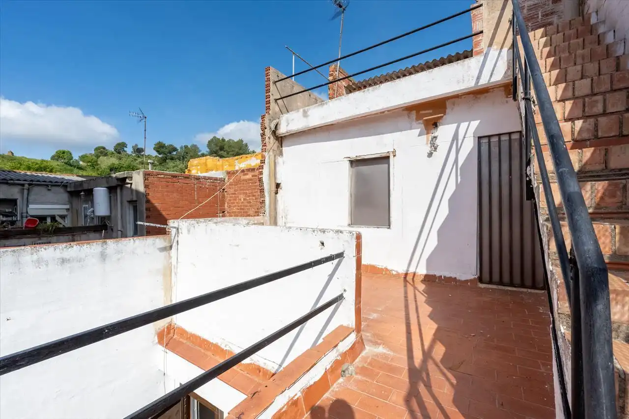 Vista exterior de Casa adosada en venda en Terrassa