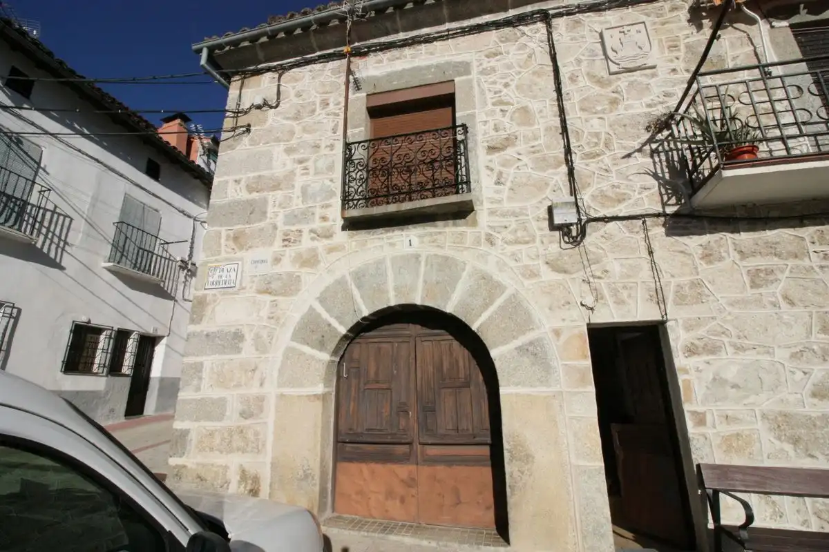 Vista exterior de Casa o xalet en venda en Mombeltrán