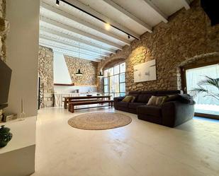 Sala d'estar de Casa adosada en venda en Avinyonet de Puigventós amb Calefacció, Forn i Microones
