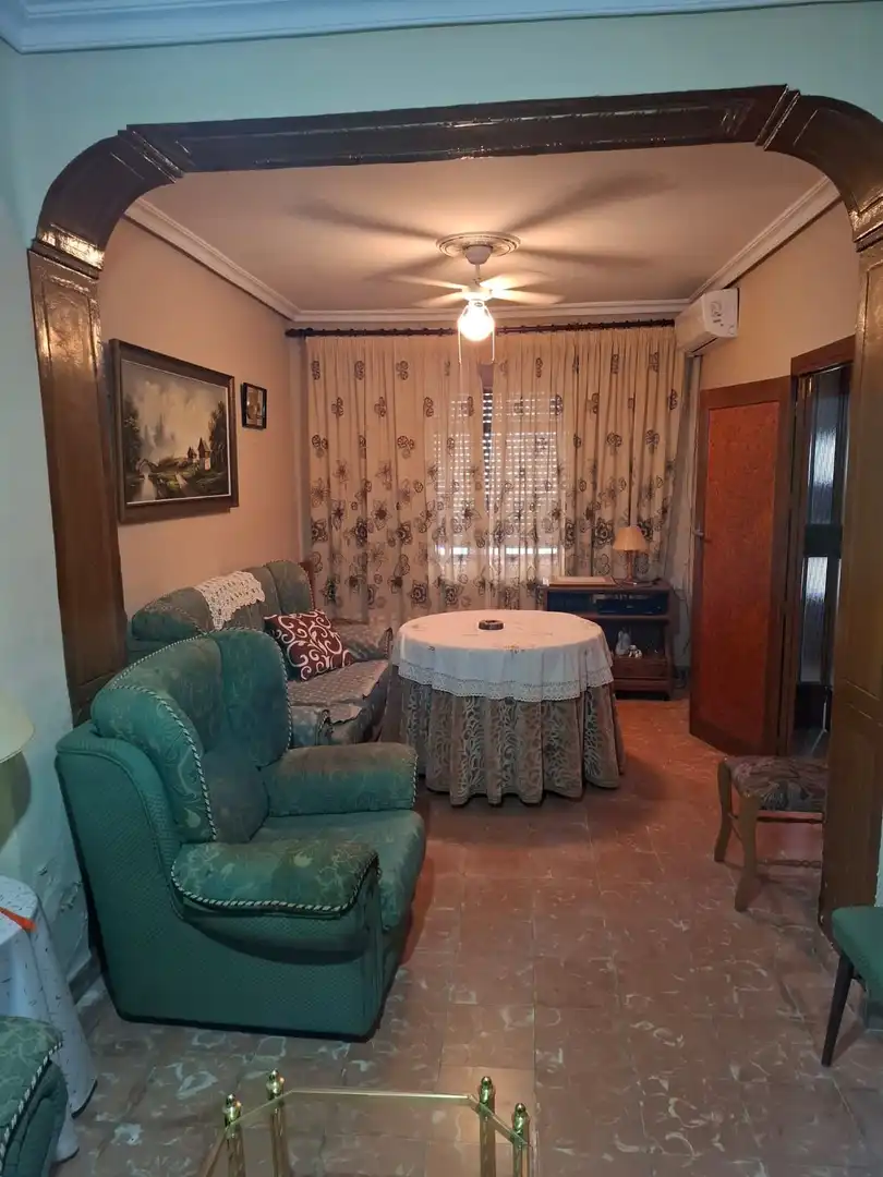 Sala d'estar de Casa adosada en venda en Jabalquinto amb Traster, Piscina i Domòtica