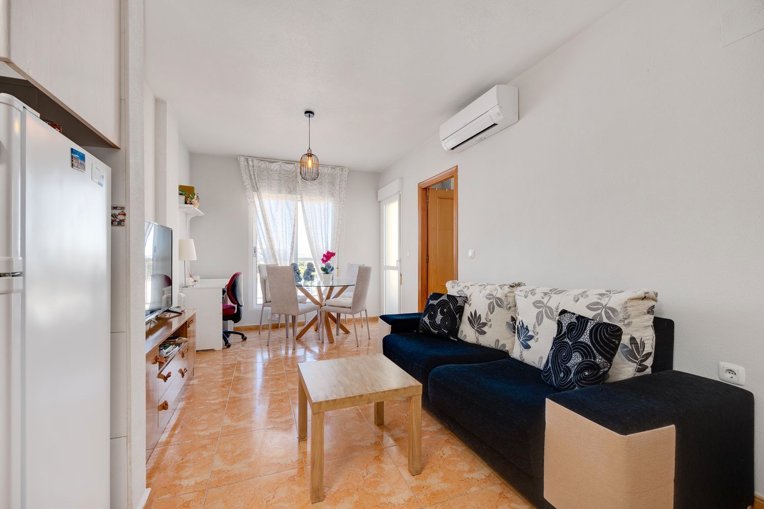 Living room of Flat for sale in Torrevieja  with Air Conditioner, Terrace and Furnished