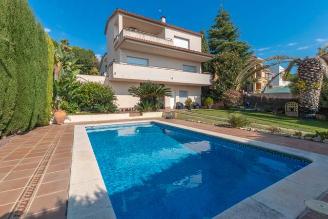 Casa-chalet en Venta en Urbanitzacions