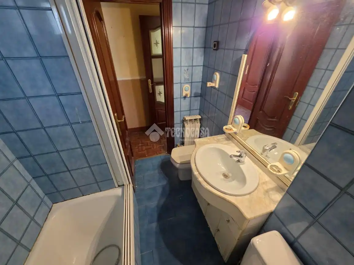 Bathroom of Flat for sale in Fuenlabrada