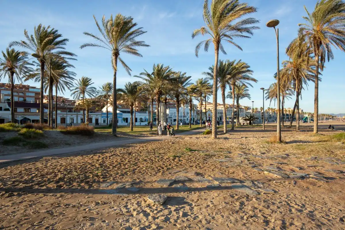 Außenansicht von Erdgeschoss zum Verkauf in Valencia mit Klimaanlage, Heizung und Terrasse