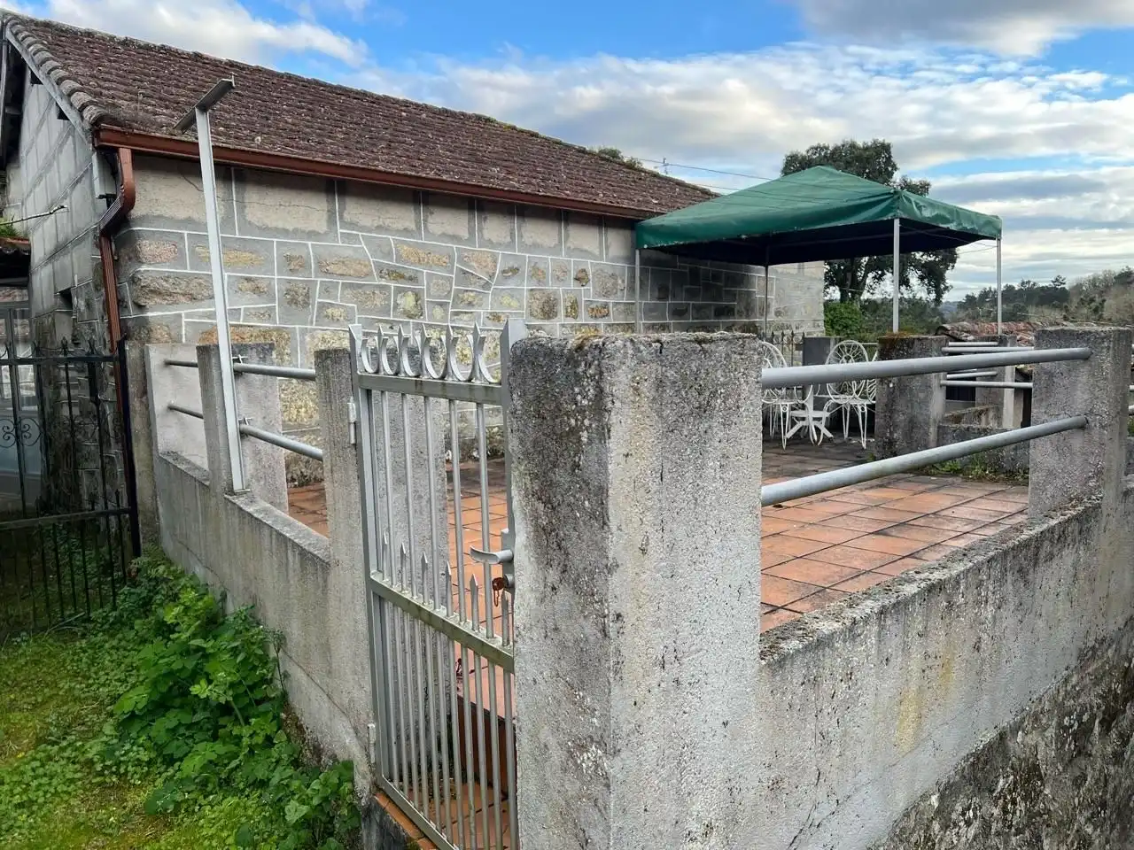 Terrassa de Finca rústica en venda en Ourense Capital  amb Jardí privat, Terrassa i Moblat