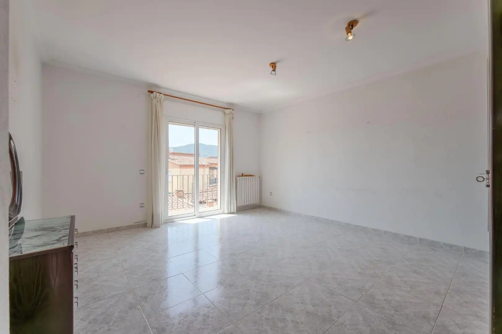 Sala d'estar de Casa o xalet en venda en Porqueres amb Calefacció, Jardí privat i Balcó