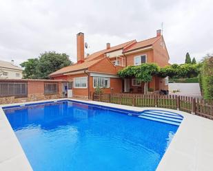 Piscina de Casa adosada de lloguer en Rivas-Vaciamadrid amb Aire condicionat, Terrassa i Piscina