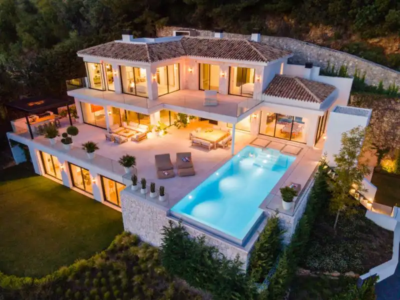 House with pool for sale in Marbella Centro