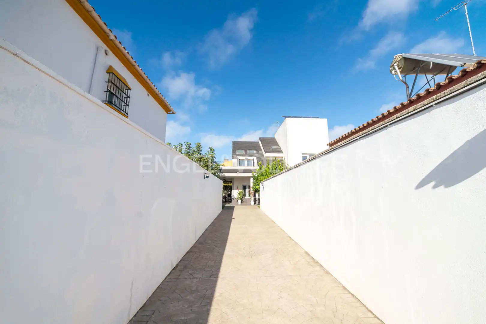 Vista exterior de Casa o xalet en venda en San Fernando amb Calefacció, Jardí privat i Terrassa