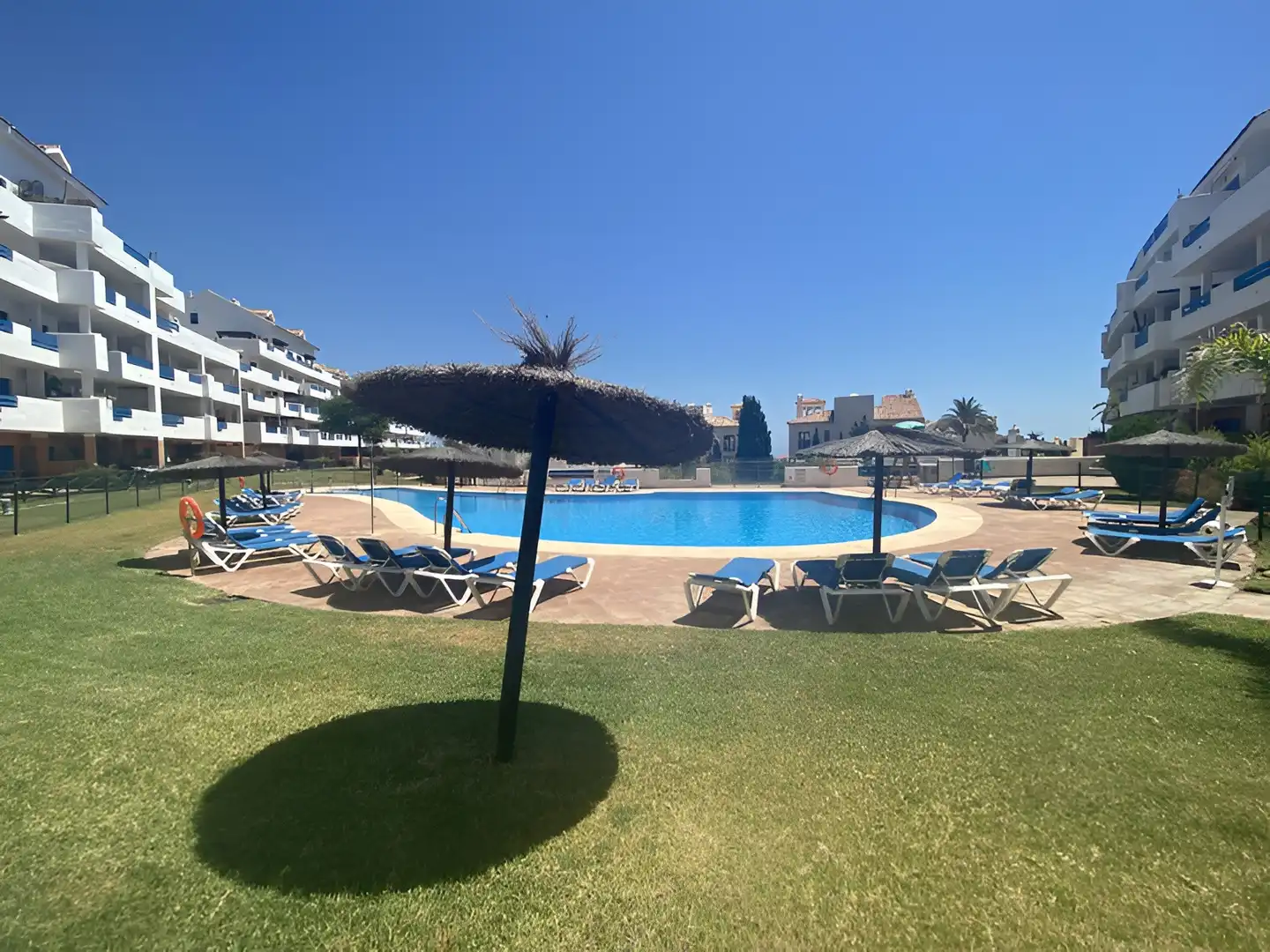 Habitatge amb piscina en venda a La Duquesa