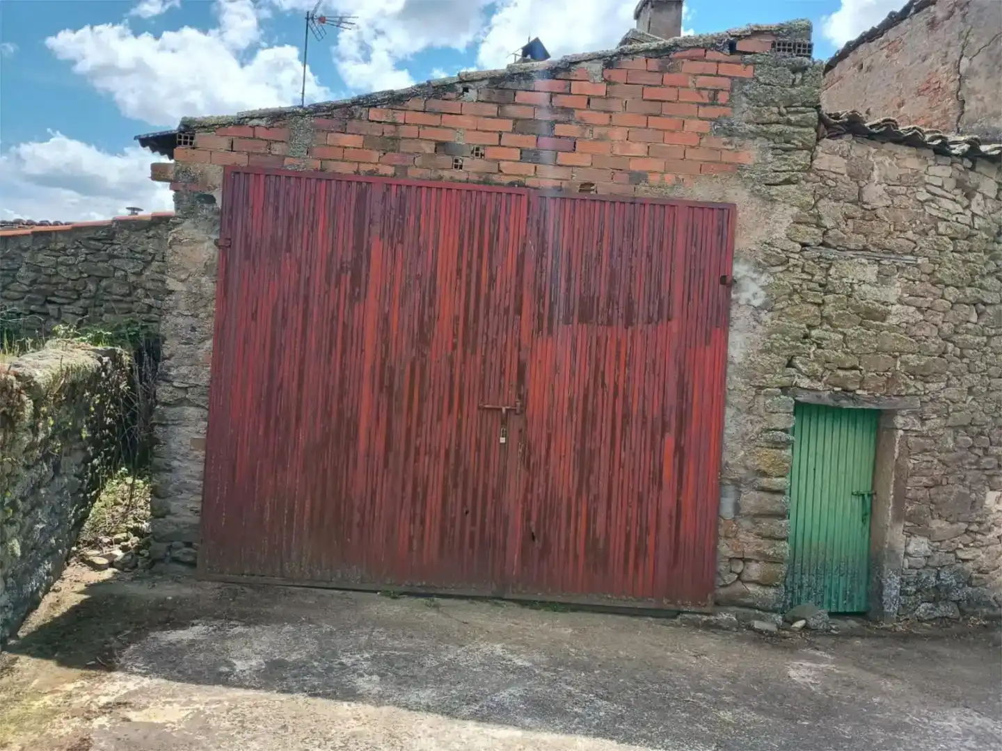 Exterior view of Flat for sale in Peralejos de Arriba  with Private garden, Storage room and Furnished