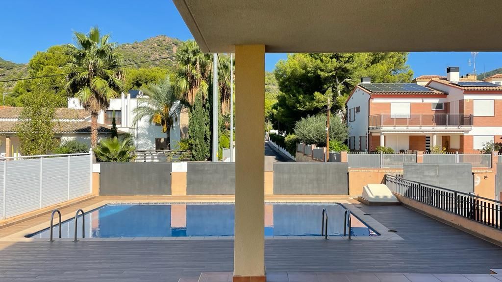 Piscina de Casa o xalet en venda en Benicasim / Benicàssim amb Jardí privat, Terrassa i Traster