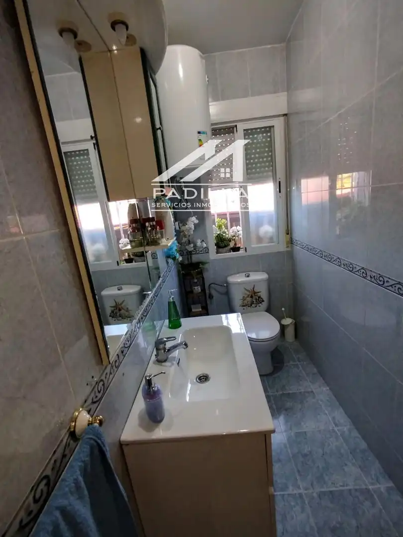 Bathroom of Houses for sale in Santa Cruz del Retamar  with Air Conditioner, Heating and Swimming Pool