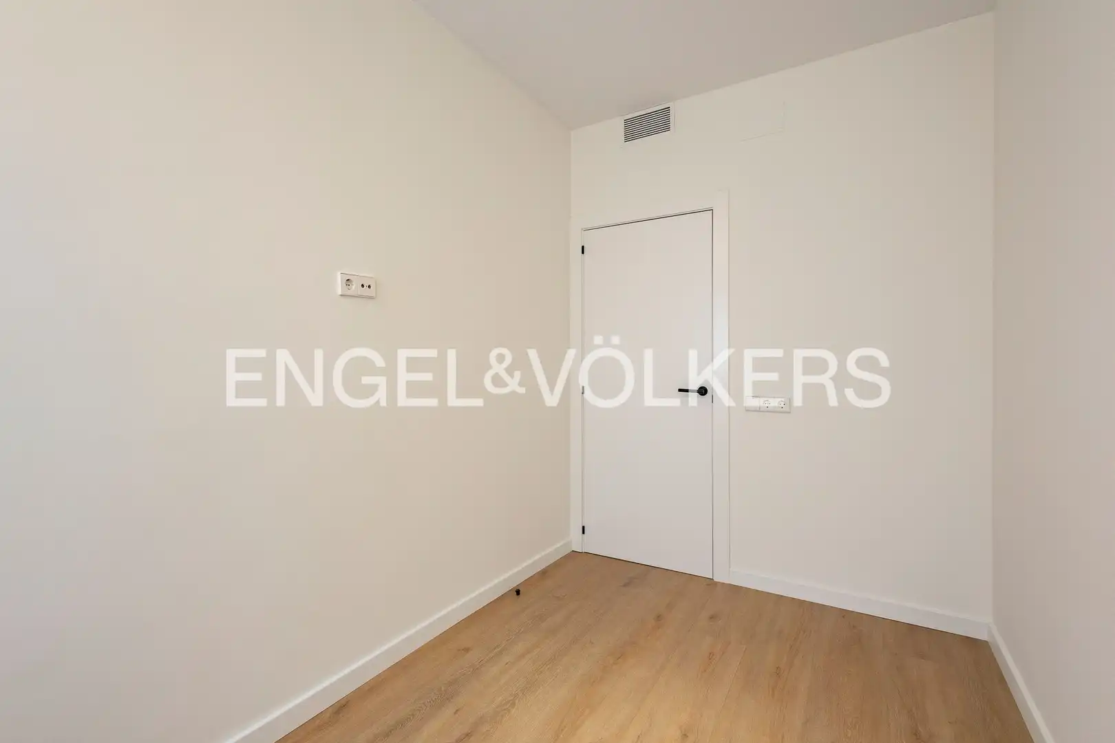 Bedroom of Flat for sale in Barcelona  with Air Conditioner, Heating and Parquet flooring