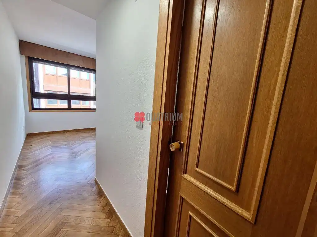 Piso de alquiler en Santiago de Compostela  con Balcón