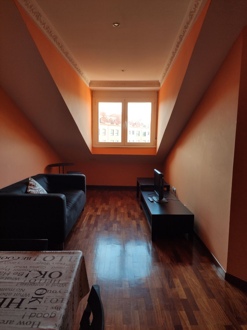 Sala d'estar de Àtic en venda en Arteixo amb Calefacció, Parquet i Forn