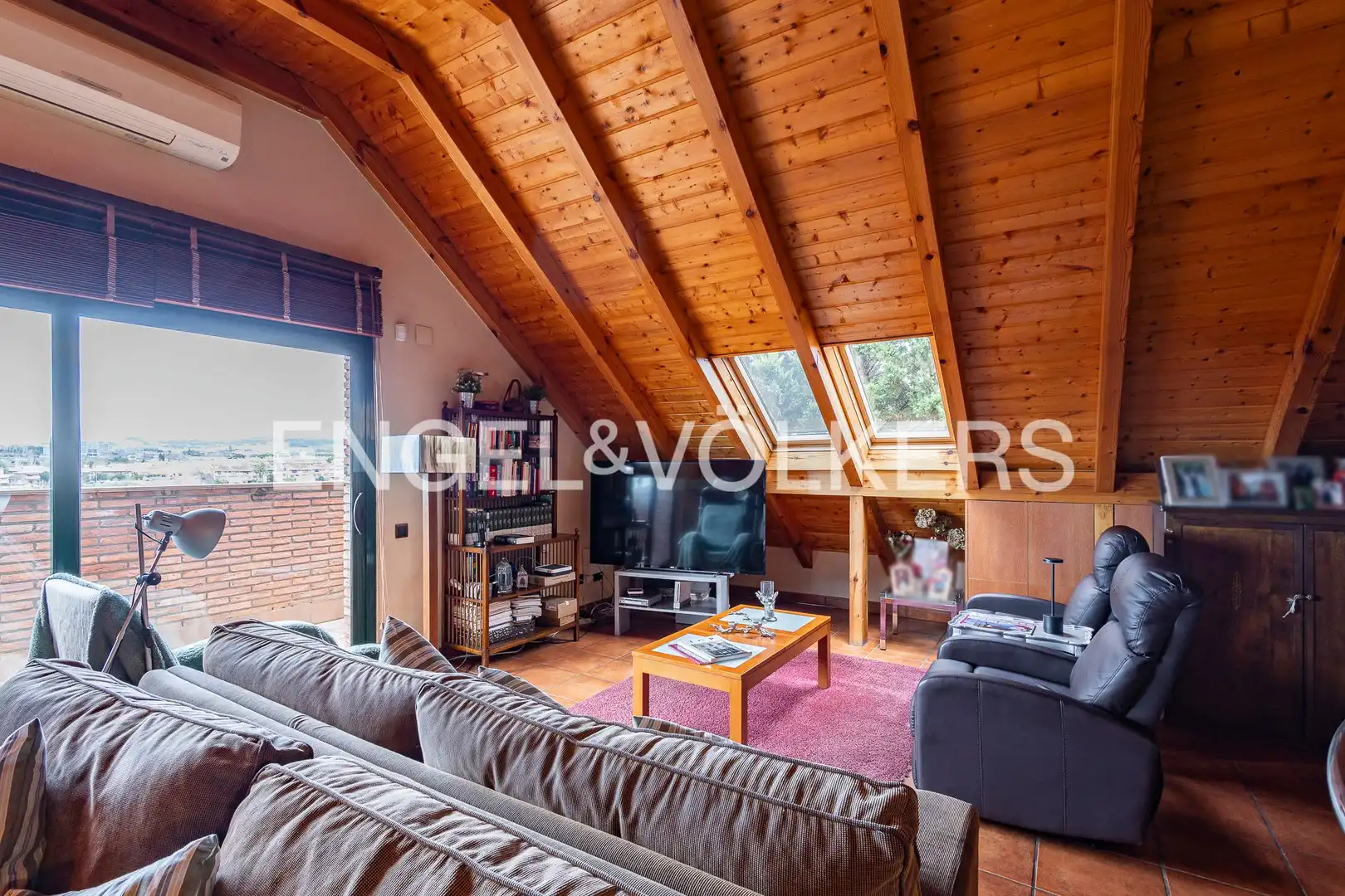 Living room of Houses for sale in Sant Cugat del Vallès  with Heating, Private garden and Parquet flooring