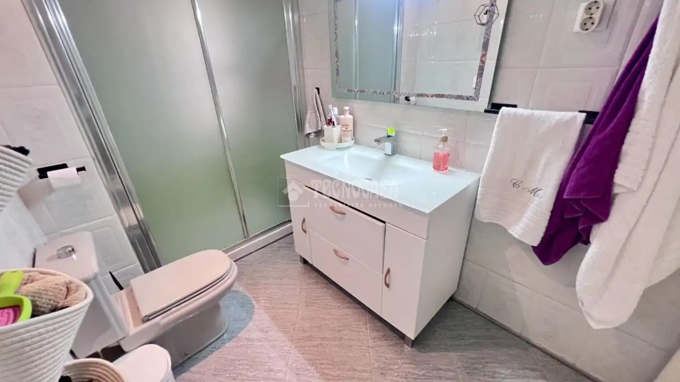 Baño de Piso en venta en Alcalá de Henares con Aire acondicionado, Calefacción y Terraza