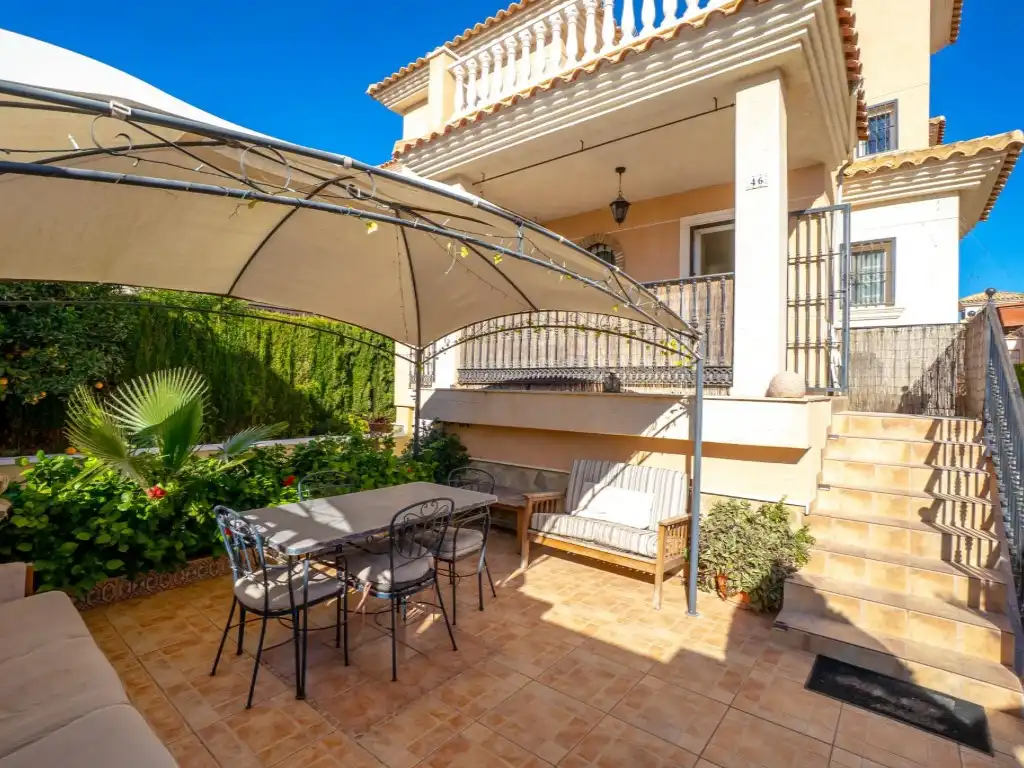 Casa amb piscina en venda a Calle Rosa-Villa Rosa