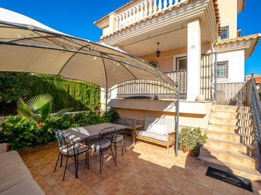 Casa amb piscina en venda a Calle Rosa-Villa Rosa