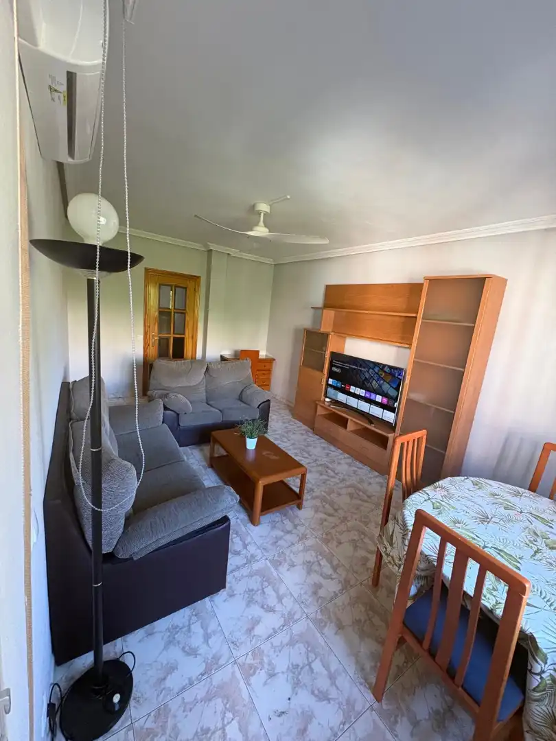 Sala de estar de Piso para compartir en Plasencia con Aire acondicionado, Amueblado y Balcón