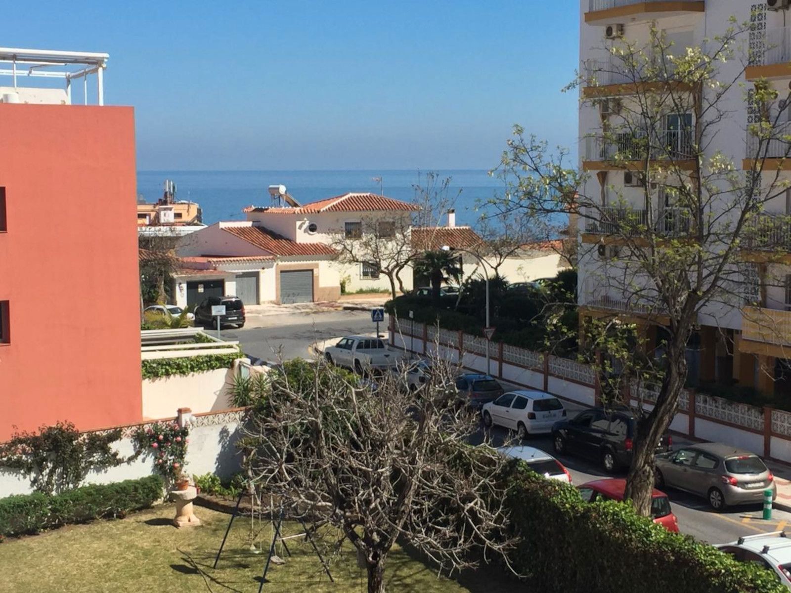 Vista exterior de Estudi en venda en Torremolinos amb Aire condicionat, Parquet i Terrassa