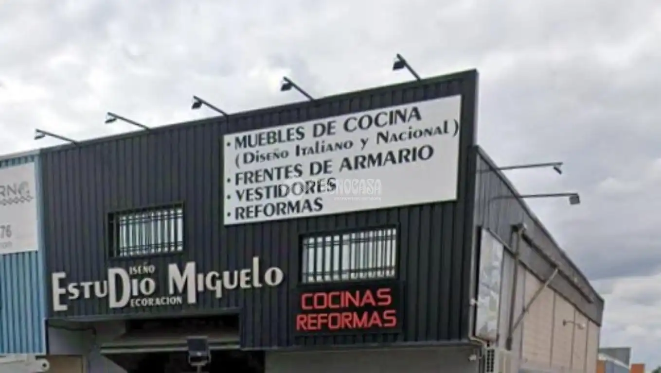 Locale commerciale in affitto a Rivas Futura
