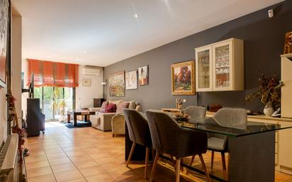 Sala d'estar de Casa adosada en venda en Canovelles amb Aire condicionat, Terrassa i Balcó