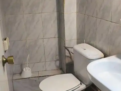 Bany de Local de lloguer en Esplugues de Llobregat amb Aire condicionat