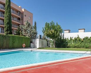 Swimming pool of Flat for sale in  Granada Capital  with Heating, Parquet flooring and Terrace