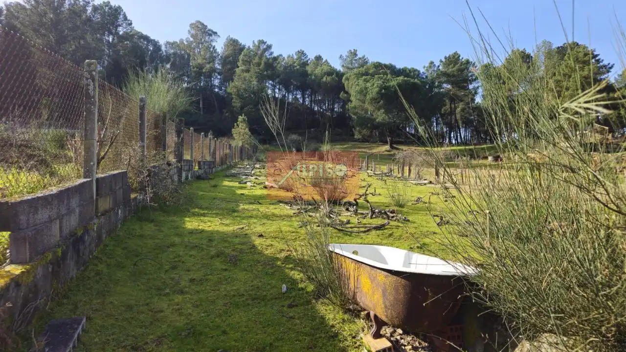 Residencial en venta en San Cibrao das Viñas