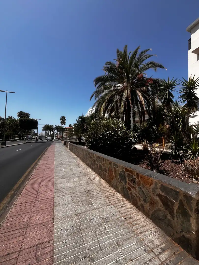 Vista exterior de Local en venta en San Bartolomé de Tirajana con Aire acondicionado