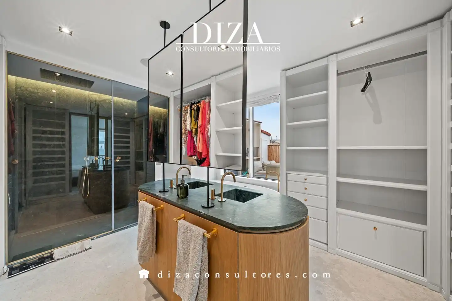 Bedroom of Attic for sale in Madrid  with Air Conditioner, Terrace and Storage room