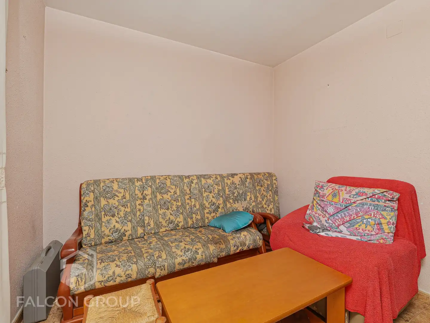 Sala d'estar de Casa adosada en venda en Vilanova i la Geltrú amb Terrassa i Balcó