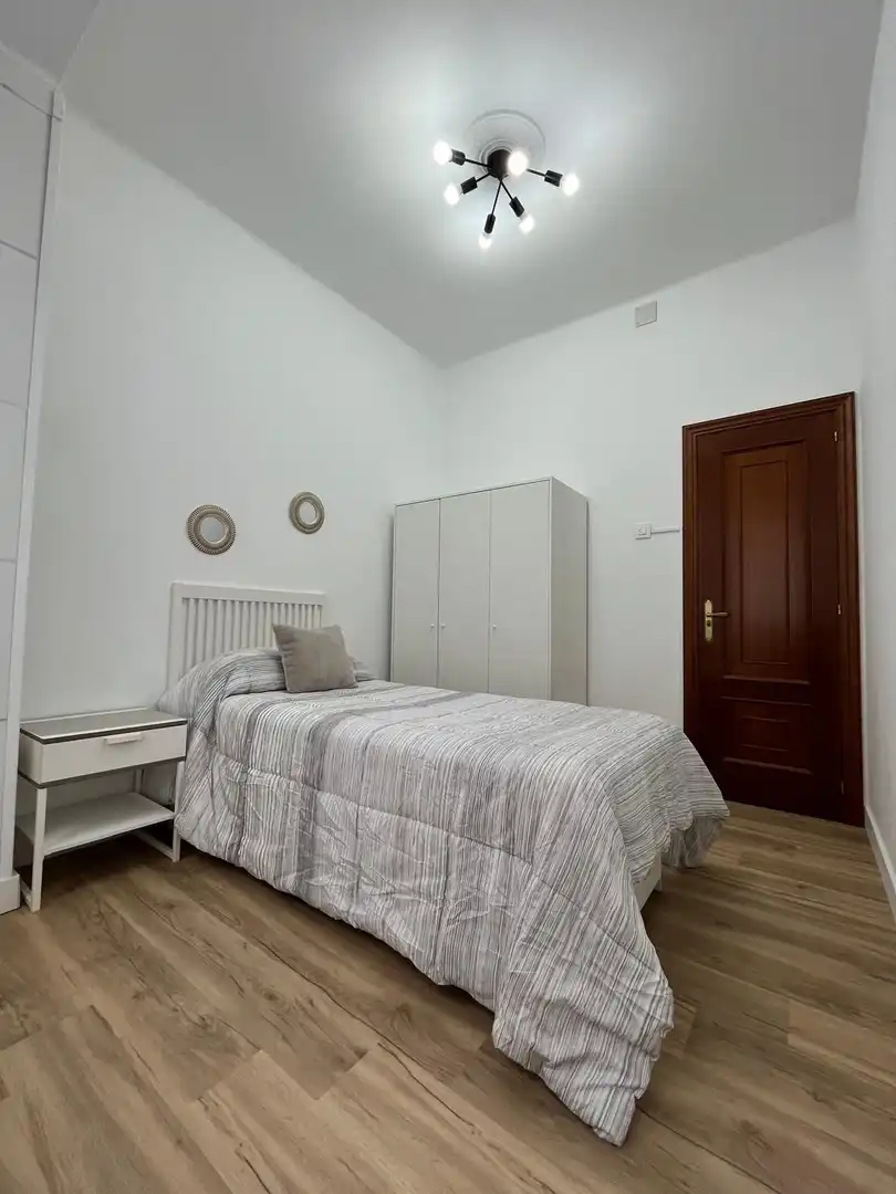 Bedroom of Flat for rent in Ferrol  with Heating