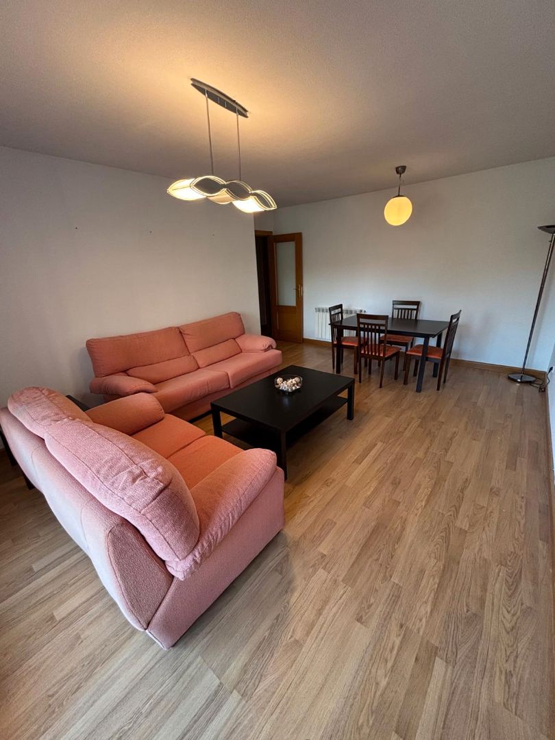 Piso en venta en Calle Benelux, Altos del Olivar - El Caracol