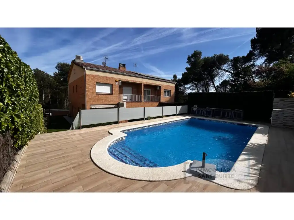 Swimming pool of Houses for sale in Terrassa