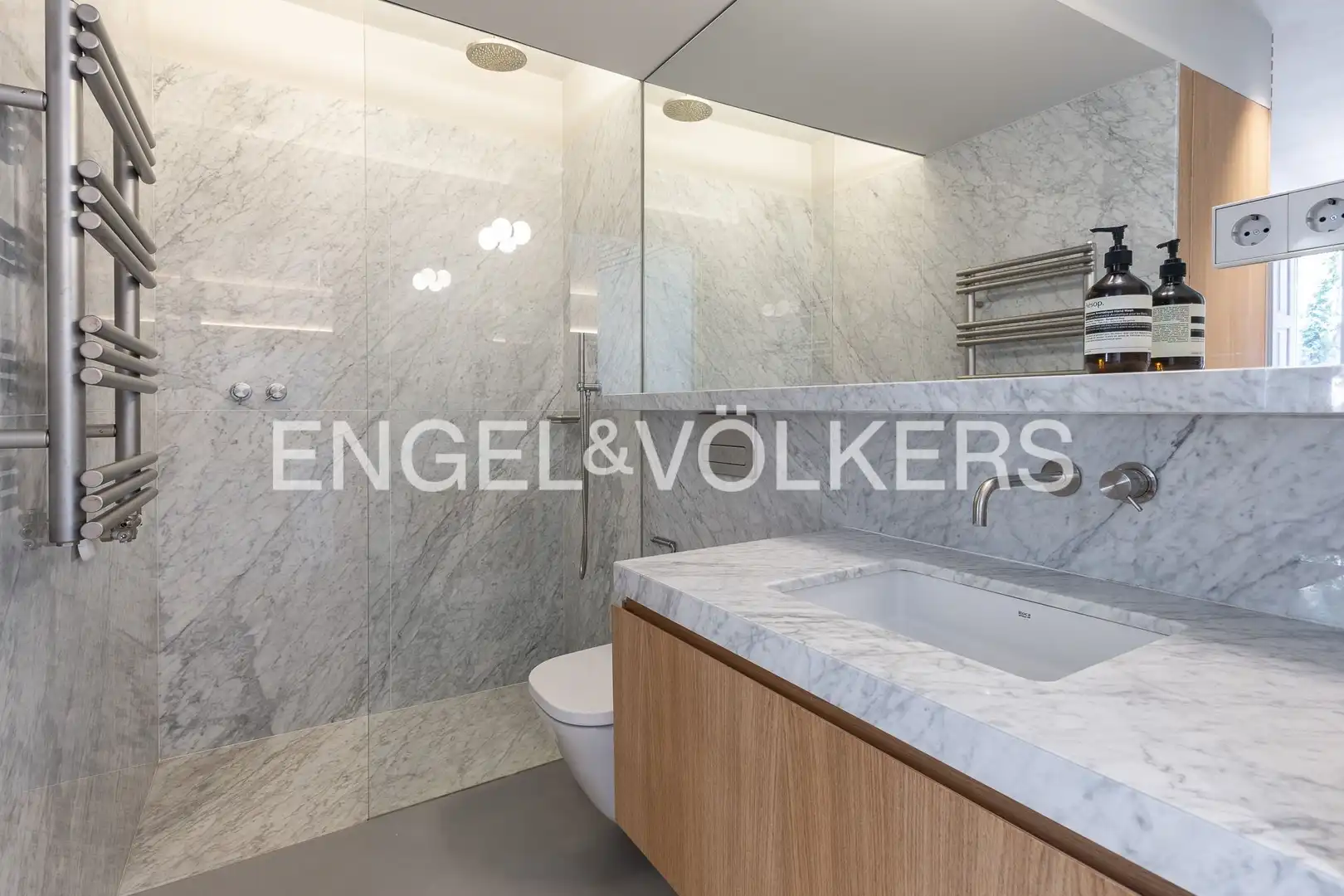 Bathroom of Houses for rent in Barcelona  with Air Conditioner, Heating and Private garden