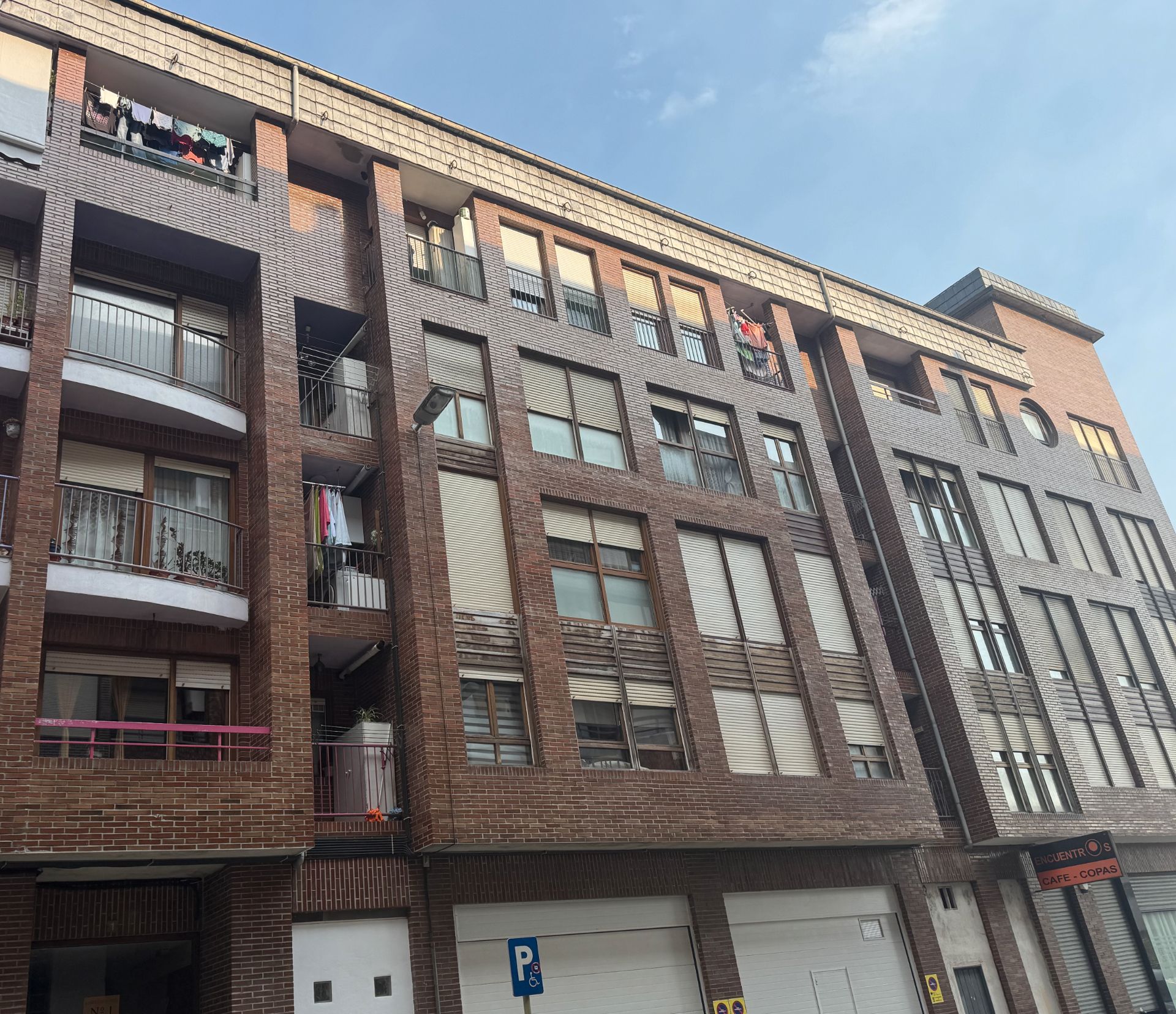 Vista exterior de Piso en venta en Torrelavega  con Calefacción, Parquet y Amueblado