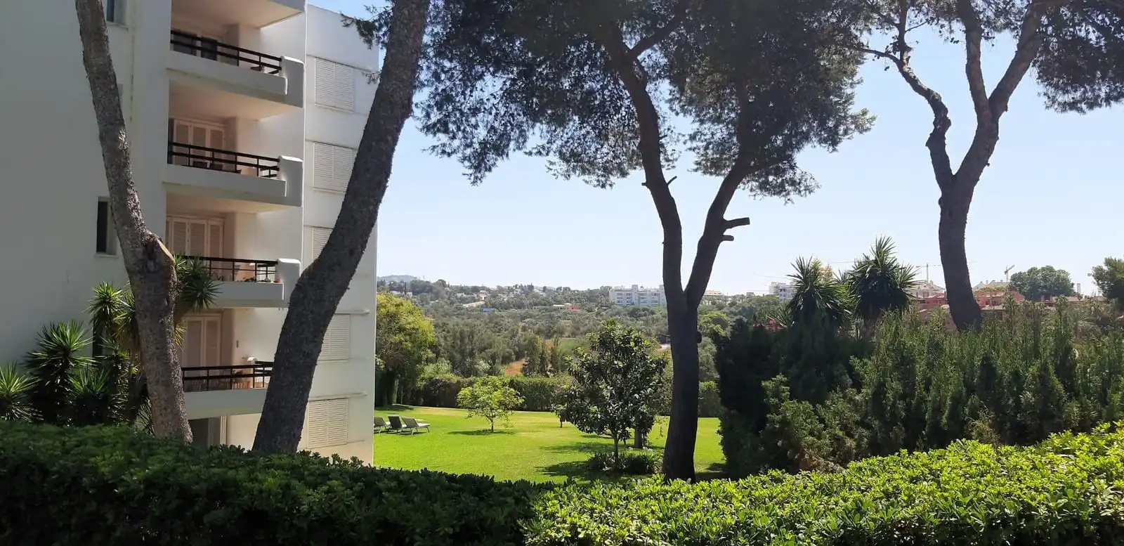 Jardín de Piso en venta en Marbella con Aire acondicionado, Terraza y Amueblado