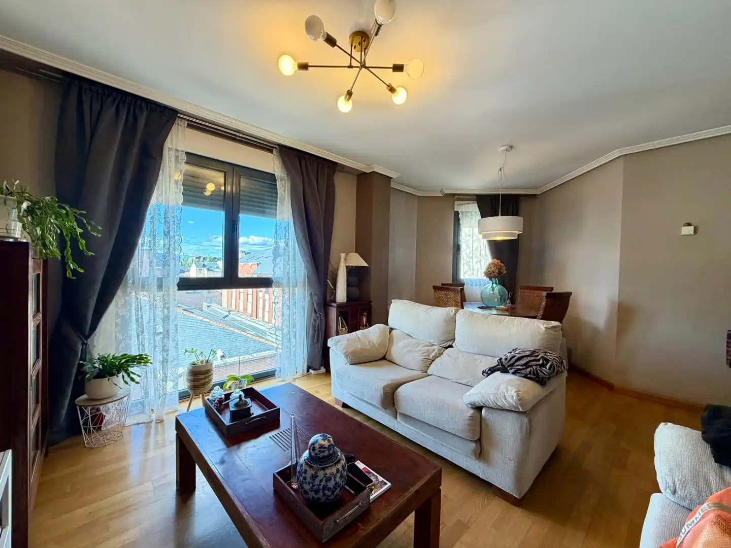 Sala de estar de Piso en venta en Ponferrada con Calefacción, Trastero y Amueblado