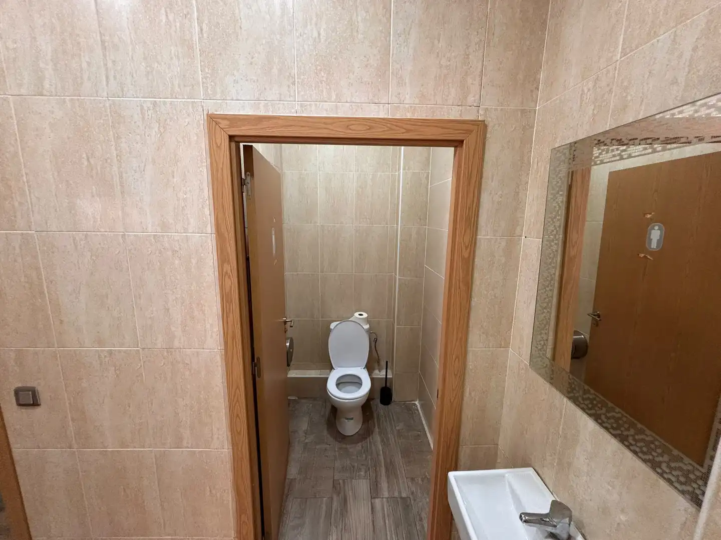 Bany de Local en venda en Cornellà de Llobregat