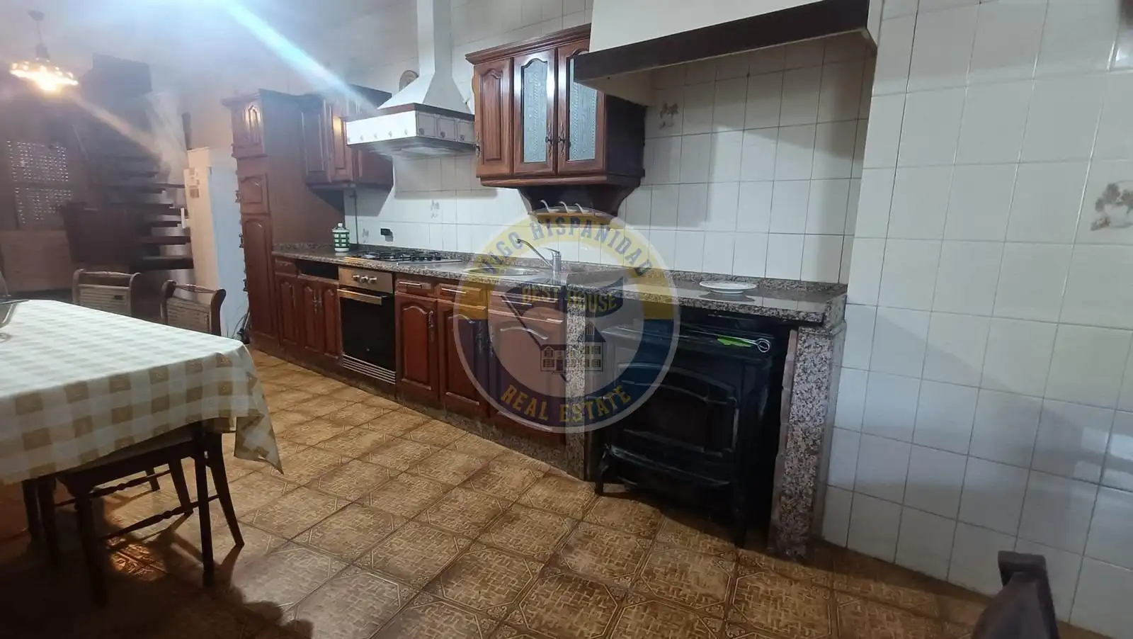 Cuina de Casa o xalet en venda en Vigo  amb Calefacció, Traster i Moblat