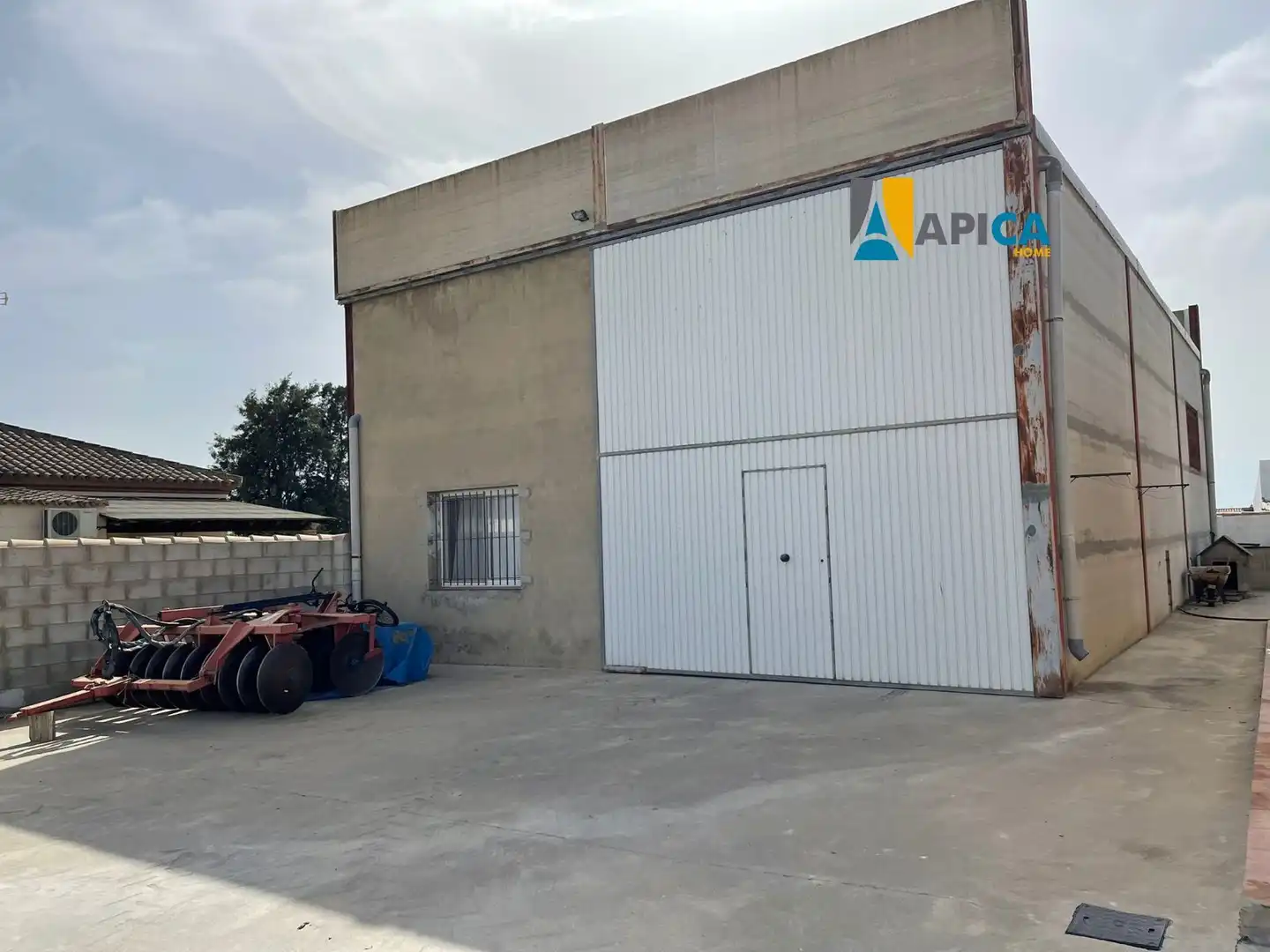 Vista exterior de Casa o xalet en venda en Chiclana de la Frontera amb Traster i Piscina