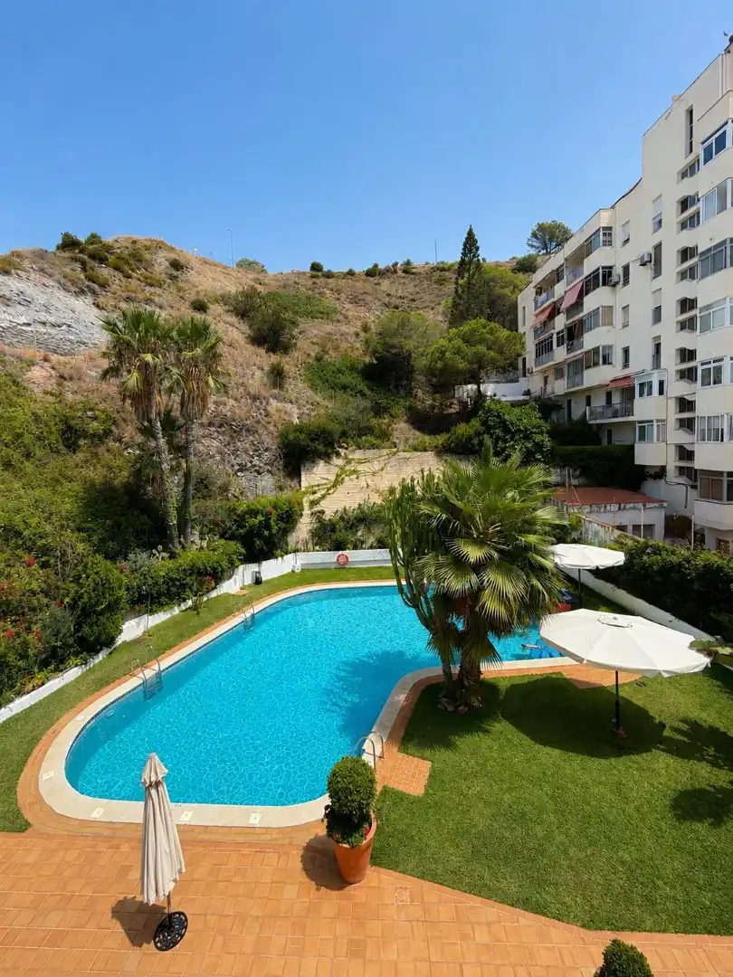 Piscina de Piso de alquiler en Almuñécar con Amueblado, Balcón y Piscina comunitaria