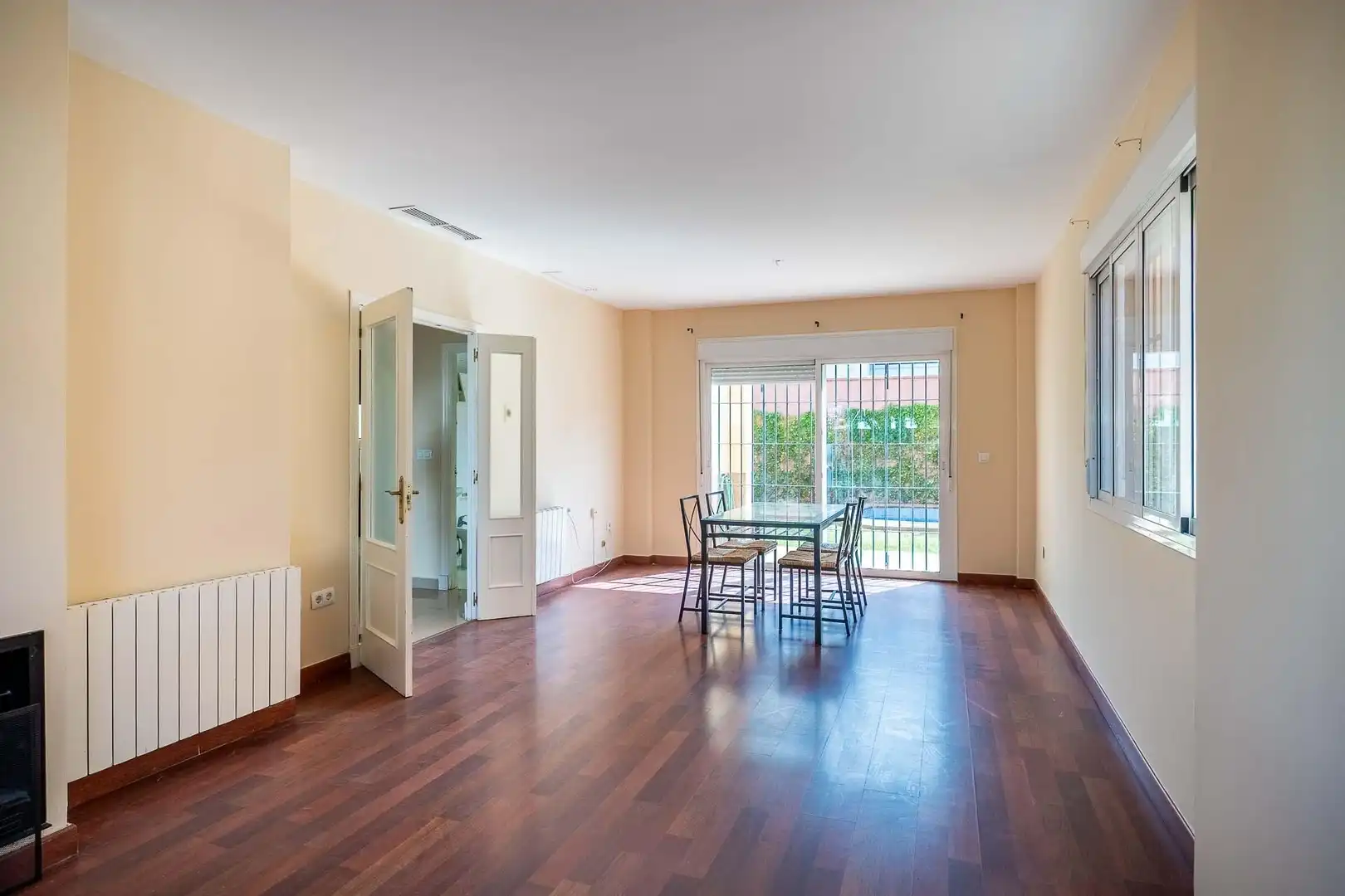 Comedor de Casa adosada de alquiler en Espartinas con Aire acondicionado, Calefacción y Jardín privado