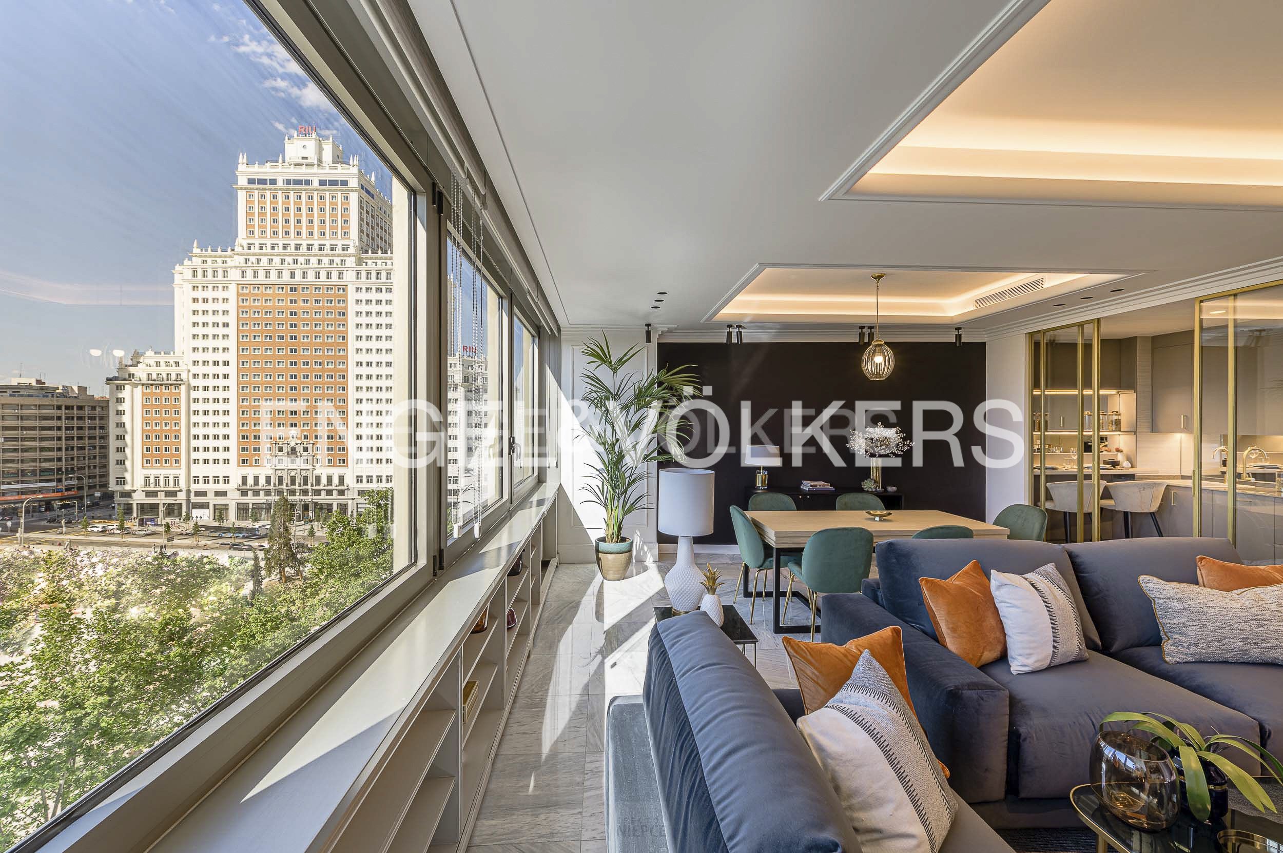 Sala d'estar de Apartament de lloguer en  Madrid Capital amb Aire condicionat, Calefacció i Moblat