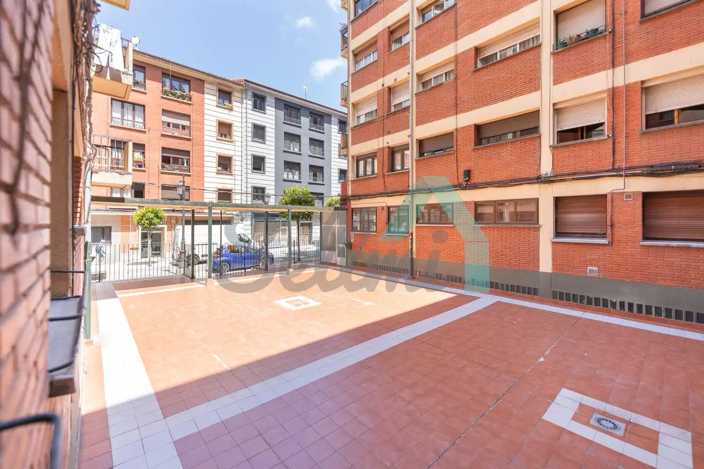 Vista exterior de Planta baixa de lloguer en Oviedo  amb Calefacció i Moblat