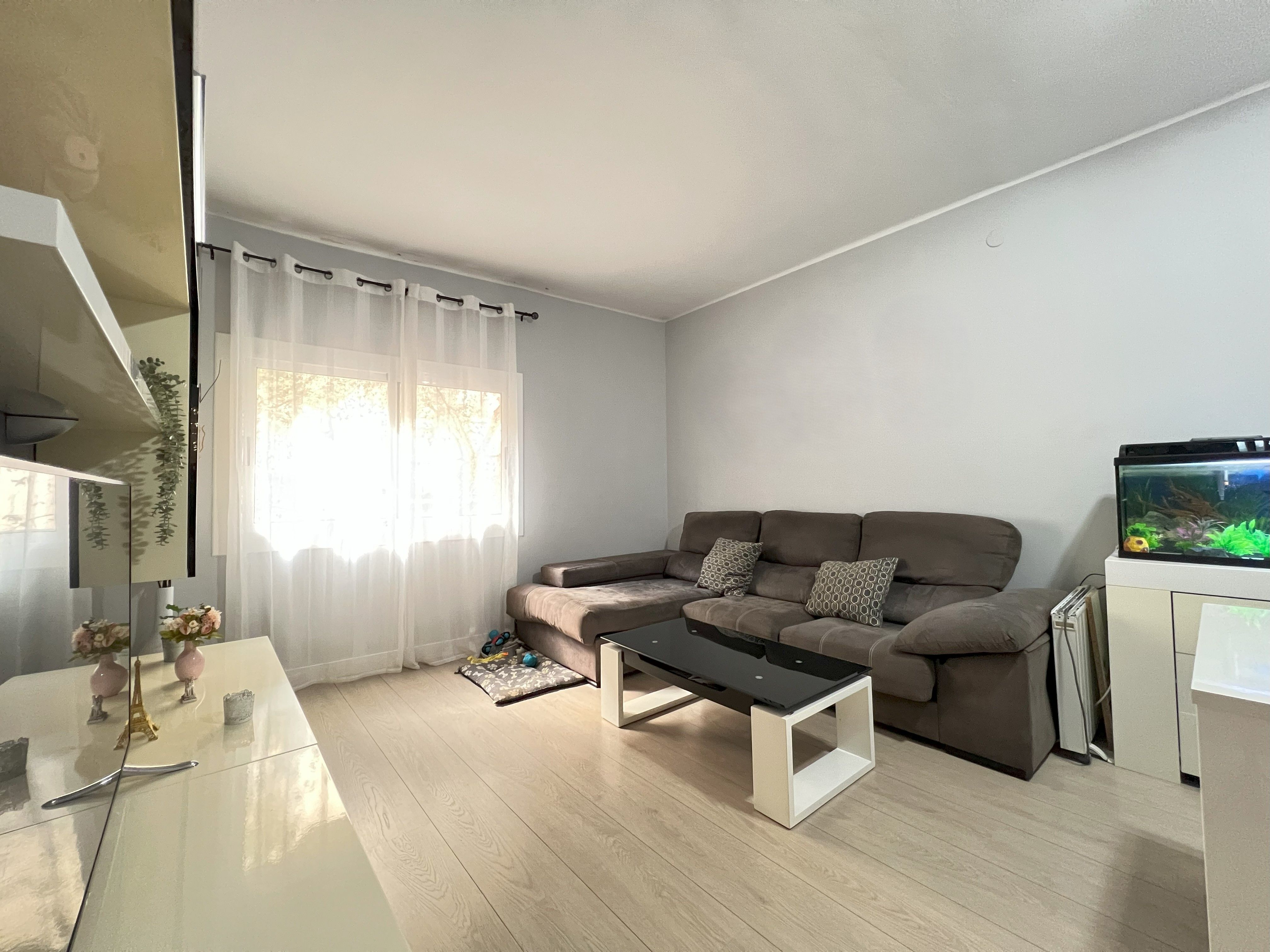 Living room of Flat for sale in L'Hospitalet de Llobregat
